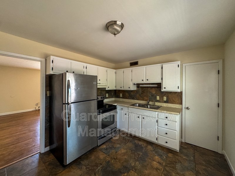 Conveniently Located 2 Bed 1.5 First Floor Unit property image
