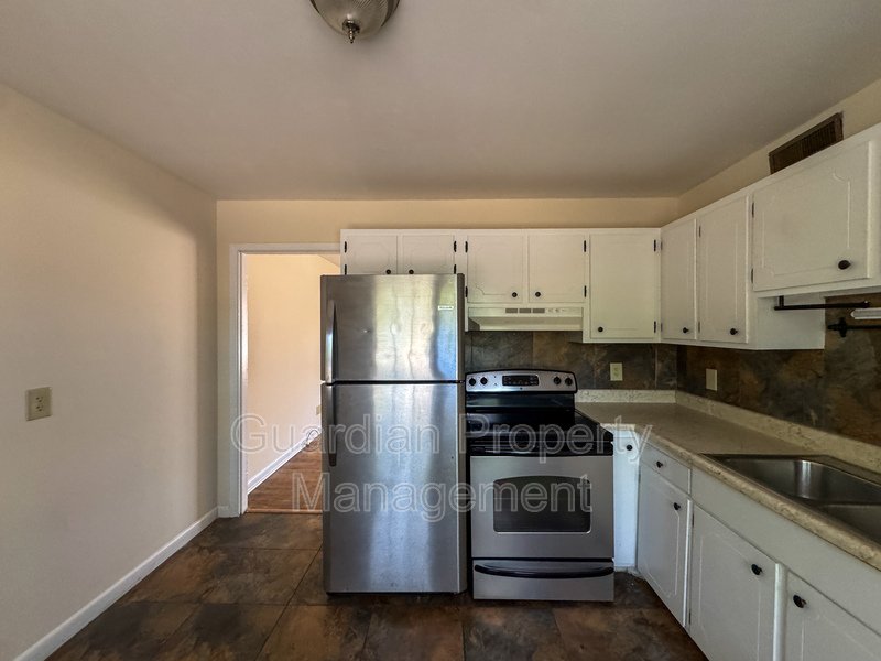 Conveniently Located 2 Bed 1.5 First Floor Unit property image