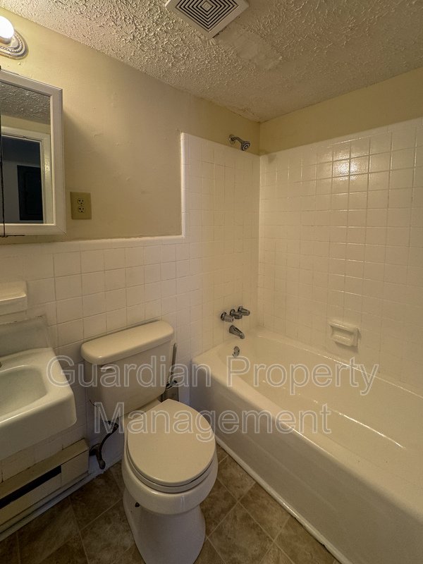 Conveniently Located 2 Bed 1.5 First Floor Unit property image