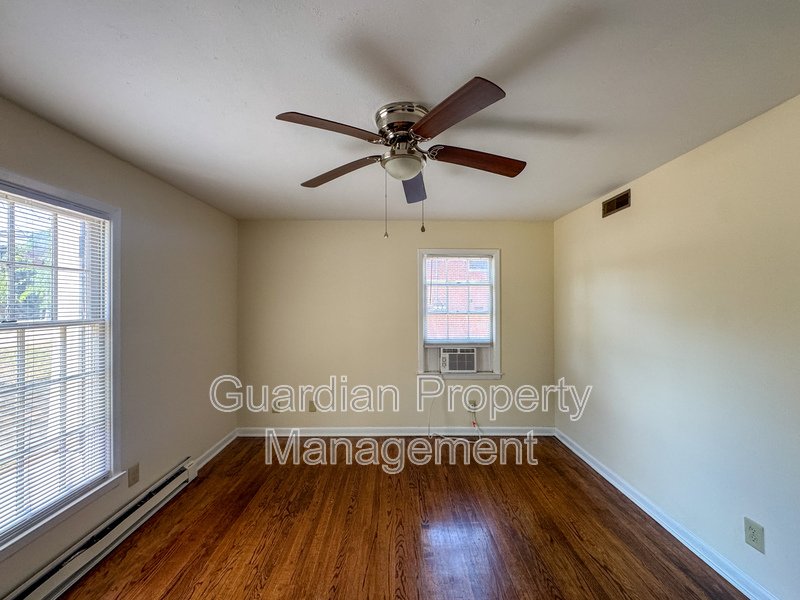 Conveniently Located 2 Bed 1.5 First Floor Unit property image
