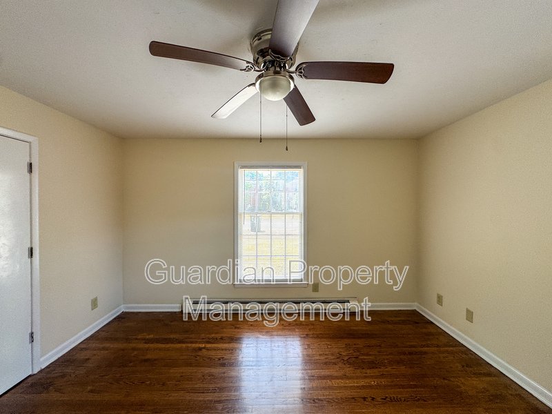 Conveniently Located 2 Bed 1.5 First Floor Unit property image