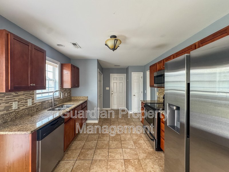 Spacious 3 Bed 2.5 Bath Home with Fenced Backyard property image