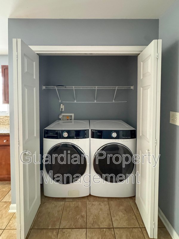 Spacious 3 Bed 2.5 Bath Home with Fenced Backyard property image