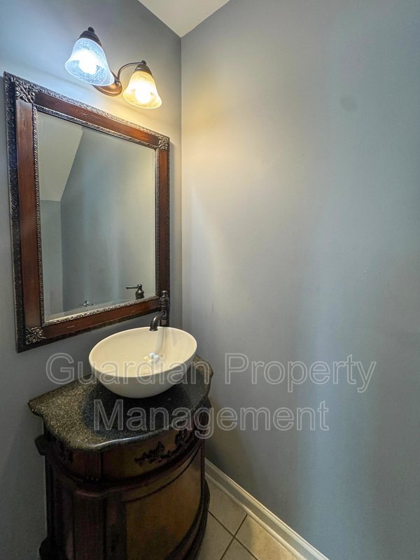 Spacious 3 Bed 2.5 Bath Home with Fenced Backyard property image