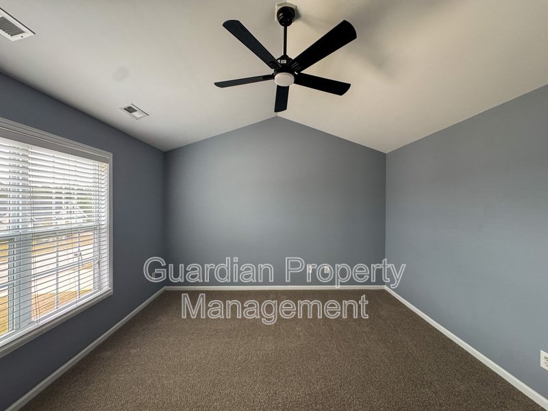 Spacious 3 Bed 2.5 Bath Home with Fenced Backyard property image