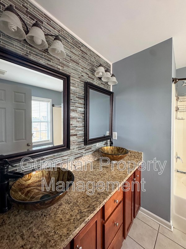 Spacious 3 Bed 2.5 Bath Home with Fenced Backyard property image