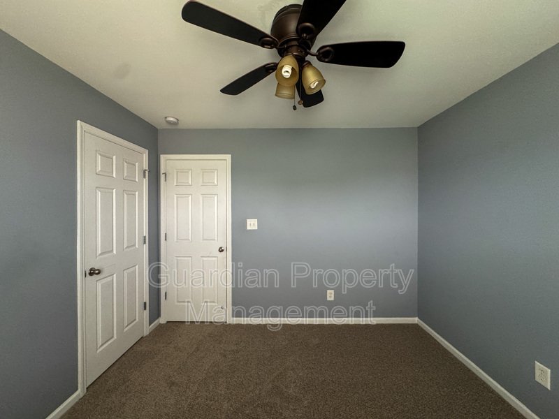 Spacious 3 Bed 2.5 Bath Home with Fenced Backyard property image