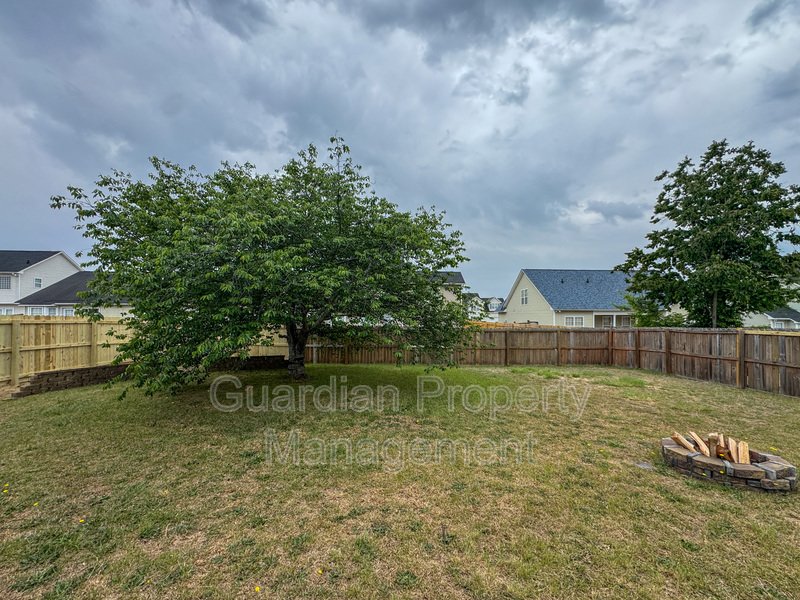 Spacious 3 Bed 2.5 Bath Home with Fenced Backyard property image