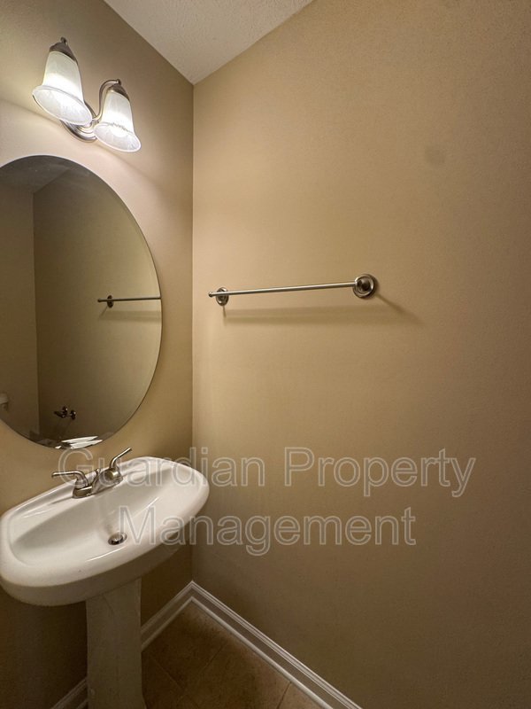Gorgeous 3 Bed 2.5 Bath Home on Corner Lot property image