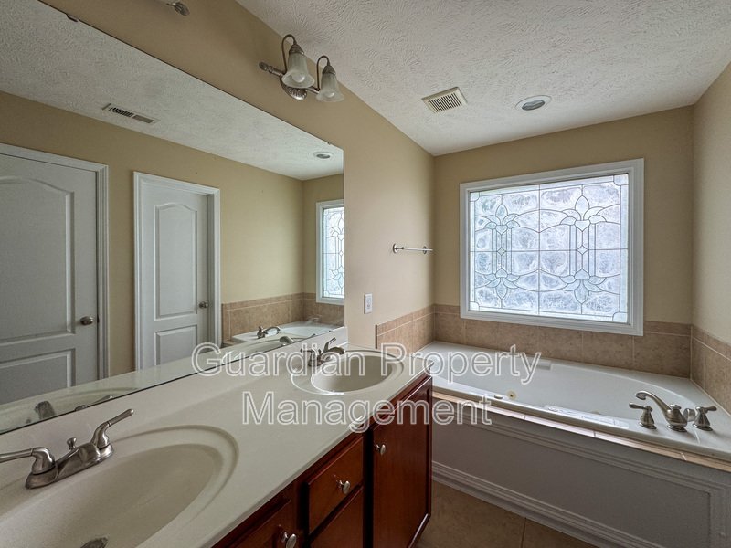 Gorgeous 3 Bed 2.5 Bath Home on Corner Lot property image