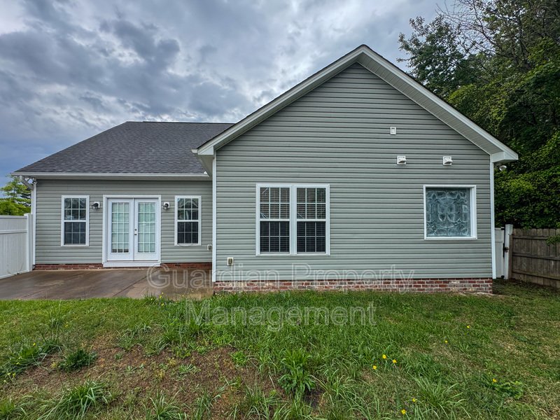 Gorgeous 3 Bed 2.5 Bath Home on Corner Lot property image