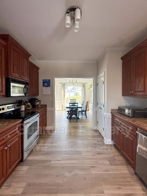Well-Maintained 4 Bed 2.5 Bath Home with a Pool property image