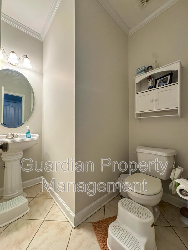 Well-Maintained 4 Bed 2.5 Bath Home with a Pool property image