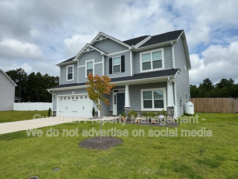 Stunning 4 Bed Home with Fenced Backyard property image