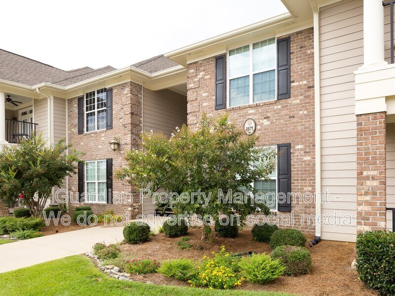Beautiful 3 Bed 2 Bath Condo with Community Amenities property image
