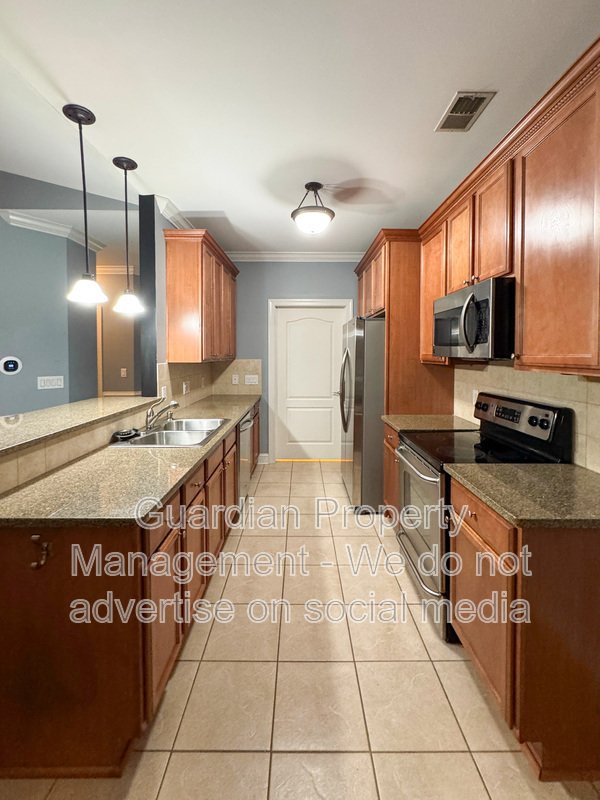 Beautiful 3 Bed 2 Bath Condo with Community Amenities property image