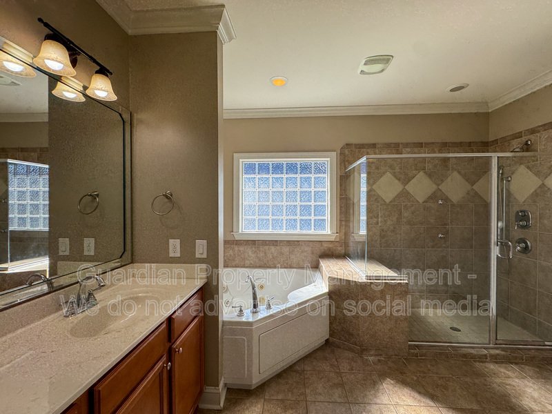 Beautiful 3 Bed 2 Bath Condo with Community Amenities property image