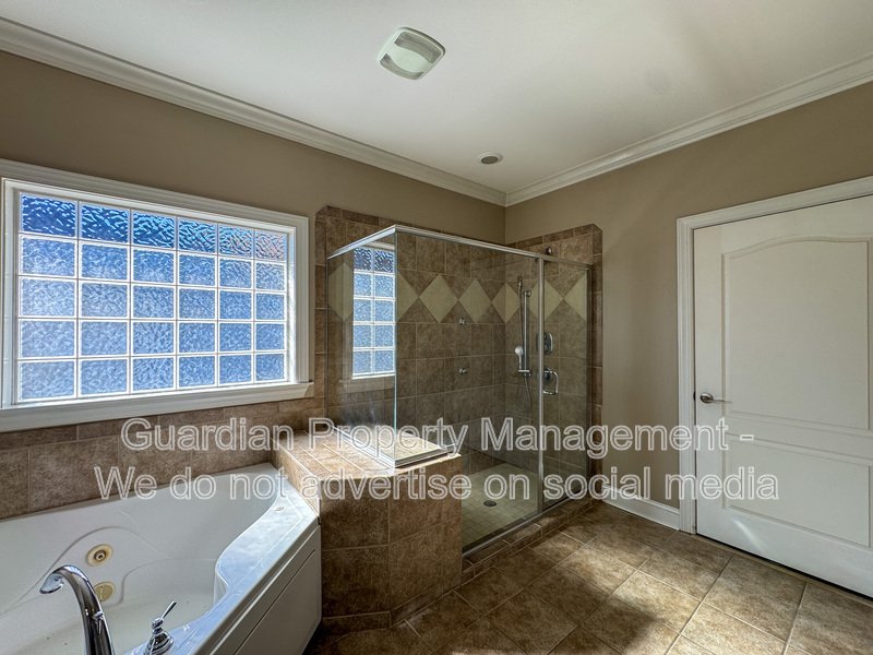 Beautiful 3 Bed 2 Bath Condo with Community Amenities property image