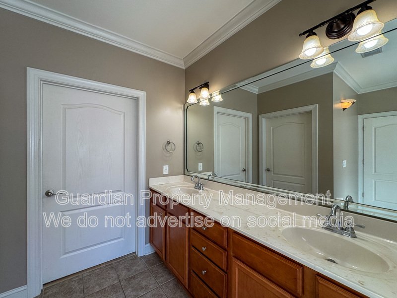 Beautiful 3 Bed 2 Bath Condo with Community Amenities property image