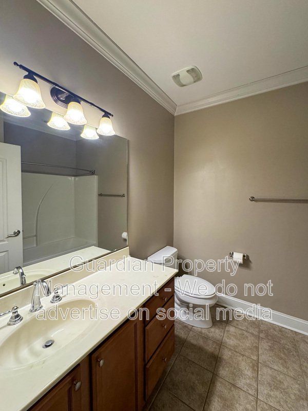 Beautiful 3 Bed 2 Bath Condo with Community Amenities property image