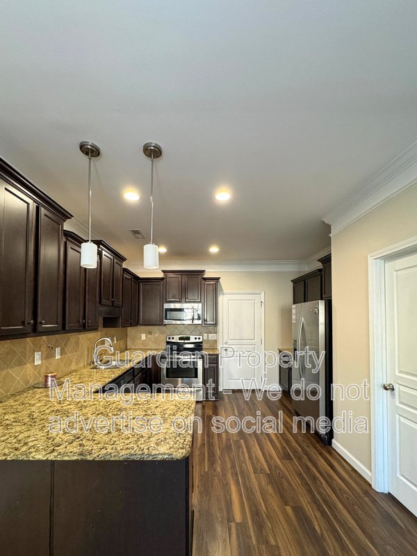 Lovely 3 Bed 2.5 Bath Townhome with Community Amenities property image