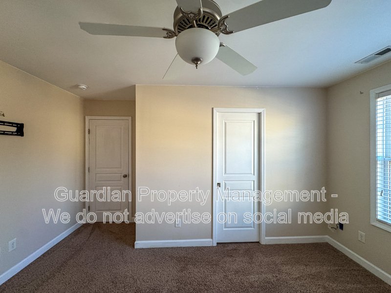 Lovely 3 Bed 2.5 Bath Townhome with Community Amenities property image