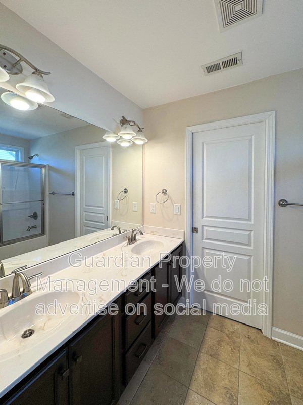 Lovely 3 Bed 2.5 Bath Townhome with Community Amenities property image
