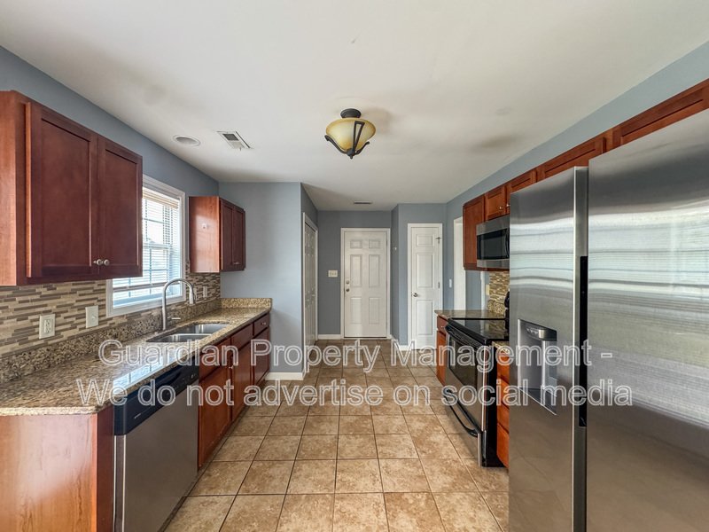 Spacious 3 Bed 2.5 Bath Home with Fenced Backyard property image