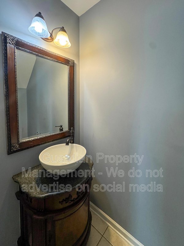 Spacious 3 Bed 2.5 Bath Home with Fenced Backyard property image
