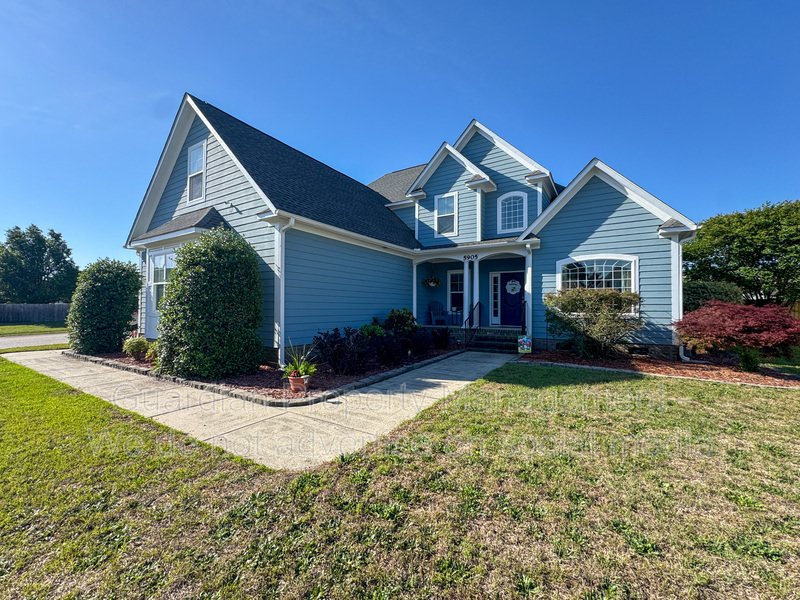 Well-Maintained 4 Bed 2.5 Bath Home with a Pool property image