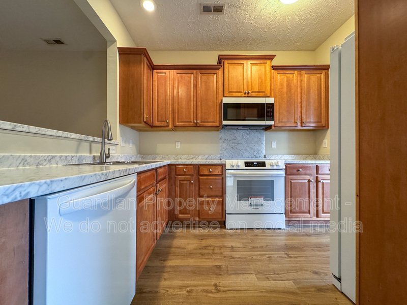 3 Bed 2.5 Bath Townhome with New Flooring and Paint property image