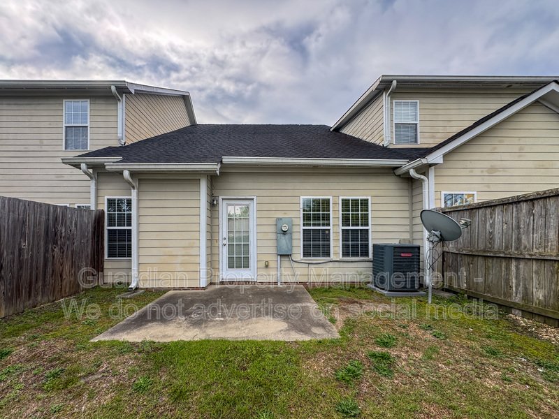 3 Bed 2.5 Bath Townhome with New Flooring and Paint property image