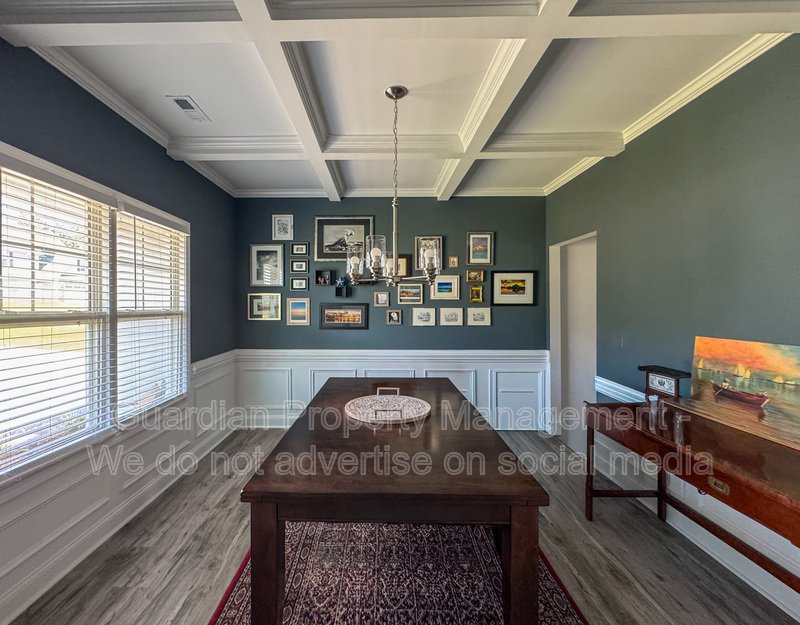Spacious 4 Bed 3 Bed Home in Pine Forest School District property image
