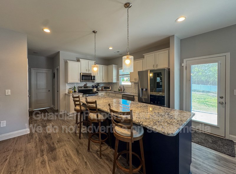 Spacious 4 Bed 3 Bed Home in Pine Forest School District property image