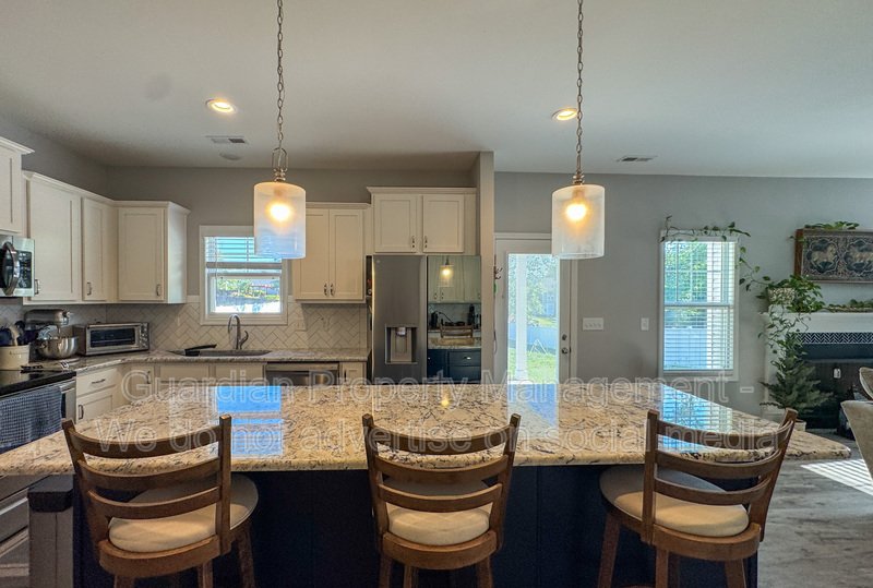 Spacious 4 Bed 3 Bed Home in Pine Forest School District property image