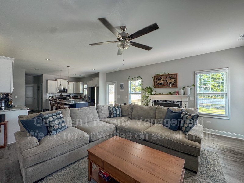 Spacious 4 Bed 3 Bed Home in Pine Forest School District property image