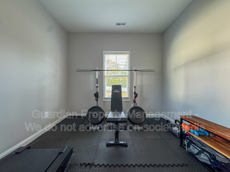 Spacious 4 Bed 3 Bed Home in Pine Forest School District property image