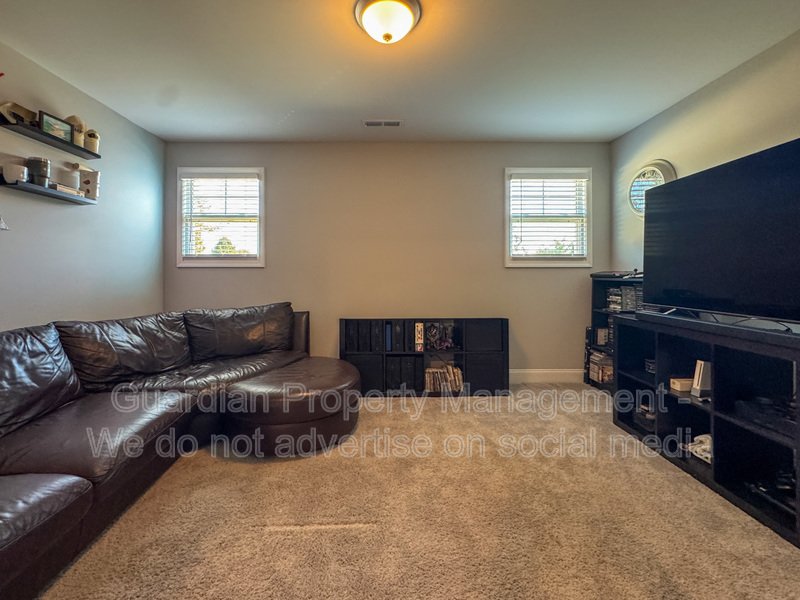 Spacious 4 Bed 3 Bed Home in Pine Forest School District property image