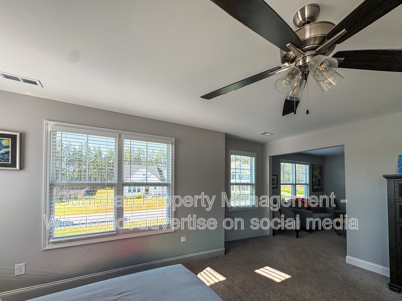 Spacious 4 Bed 3 Bed Home in Pine Forest School District property image
