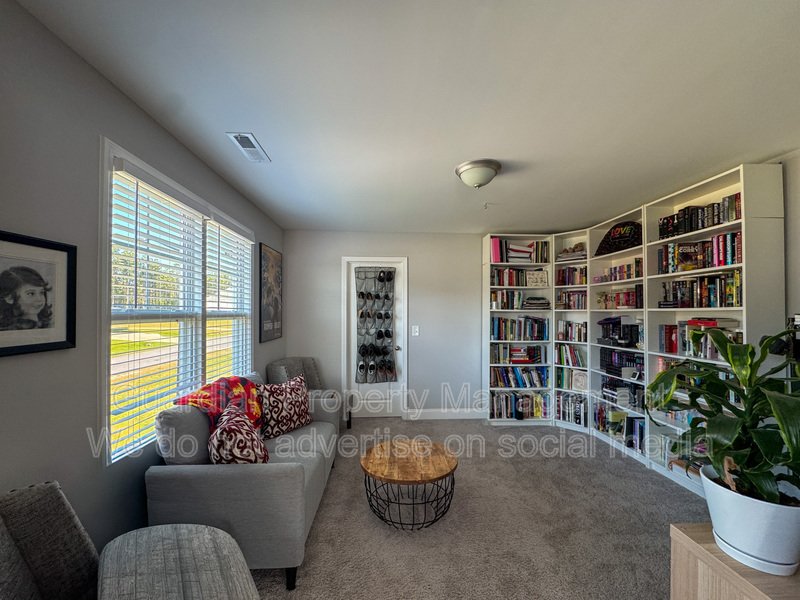 Spacious 4 Bed 3 Bed Home in Pine Forest School District property image