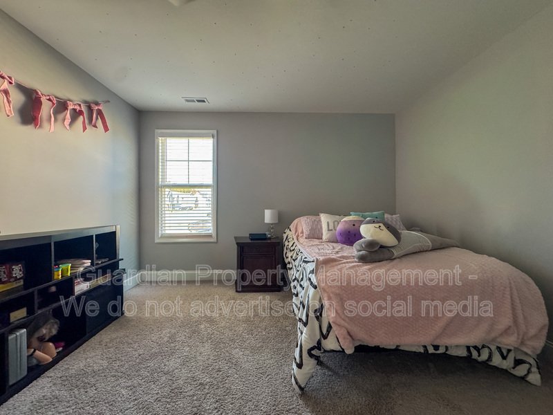 Spacious 4 Bed 3 Bed Home in Pine Forest School District property image