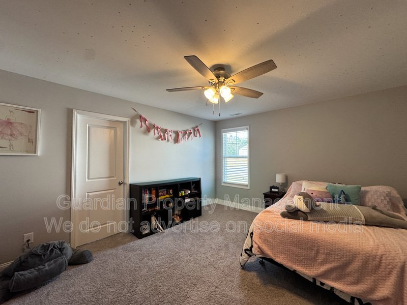 Spacious 4 Bed 3 Bed Home in Pine Forest School District property image