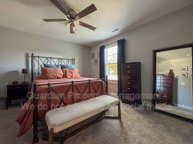 Spacious 4 Bed 3 Bed Home in Pine Forest School District property image