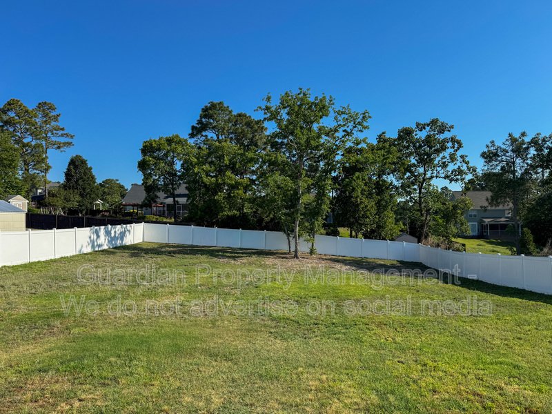 Spacious 4 Bed 3 Bed Home in Pine Forest School District property image