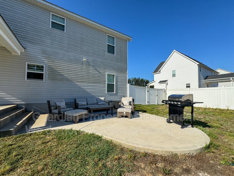 Spacious 4 Bed 3 Bed Home in Pine Forest School District property image