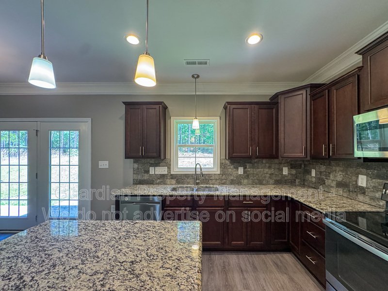 Beautiful 4 Bed 2.5 Bath Home in North Fayetteville property image