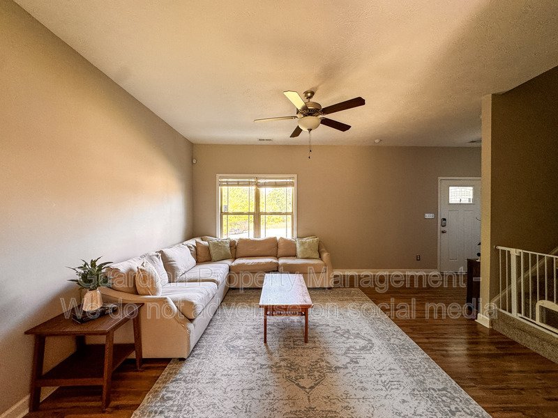 Stunning 4 Bed 2.5 Bath Raeford Home on Cul-de-sac property image