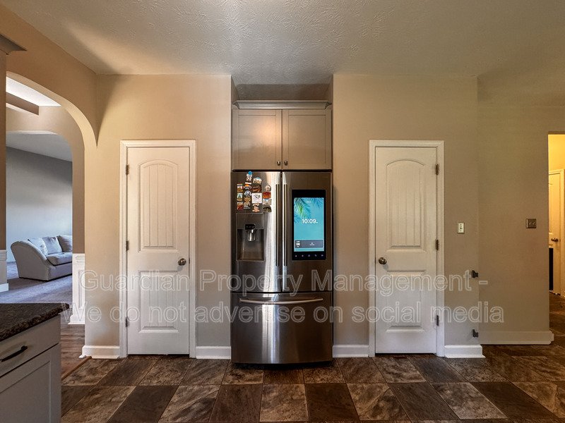 Stunning 4 Bed 2.5 Bath Raeford Home on Cul-de-sac property image