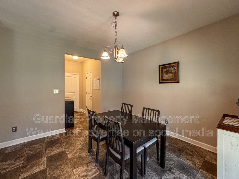Stunning 4 Bed 2.5 Bath Raeford Home on Cul-de-sac property image