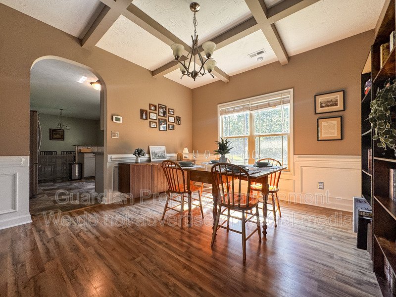 Stunning 4 Bed 2.5 Bath Raeford Home on Cul-de-sac property image